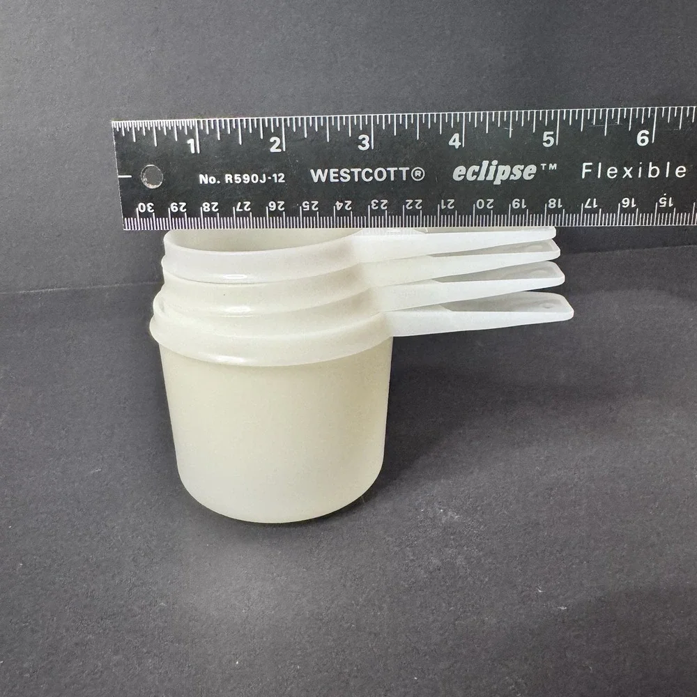 Vintage‎ Tupperware Measuring Cup Set Of 4 White Plastic GUC Stackable Nesting